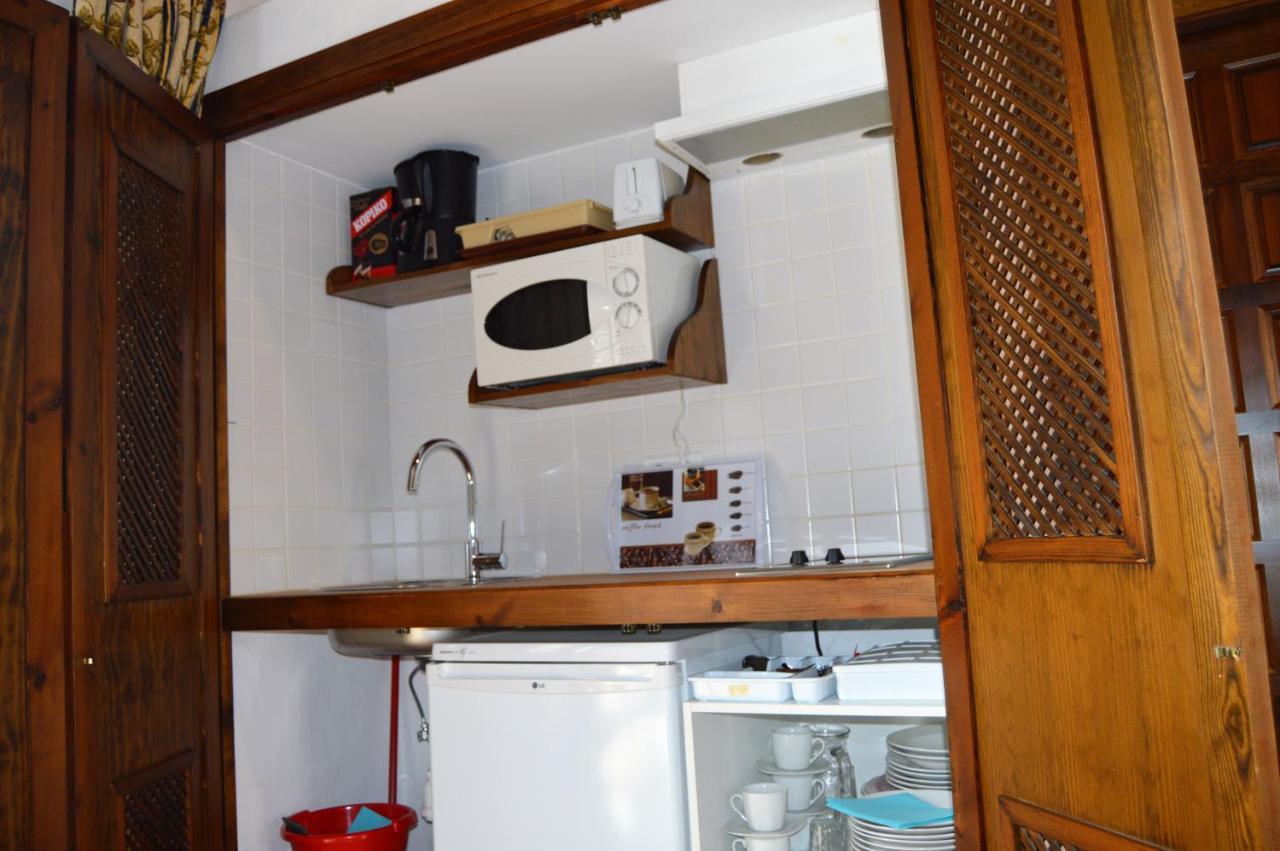 Apartamentos Turisticos - Hostal Los Alisos Алиседа Экстерьер фото
